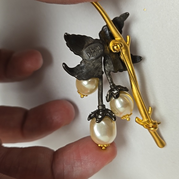 Joan Rivers Gold and Black Pearl Brooch, Signed - Picture 3 of 3
